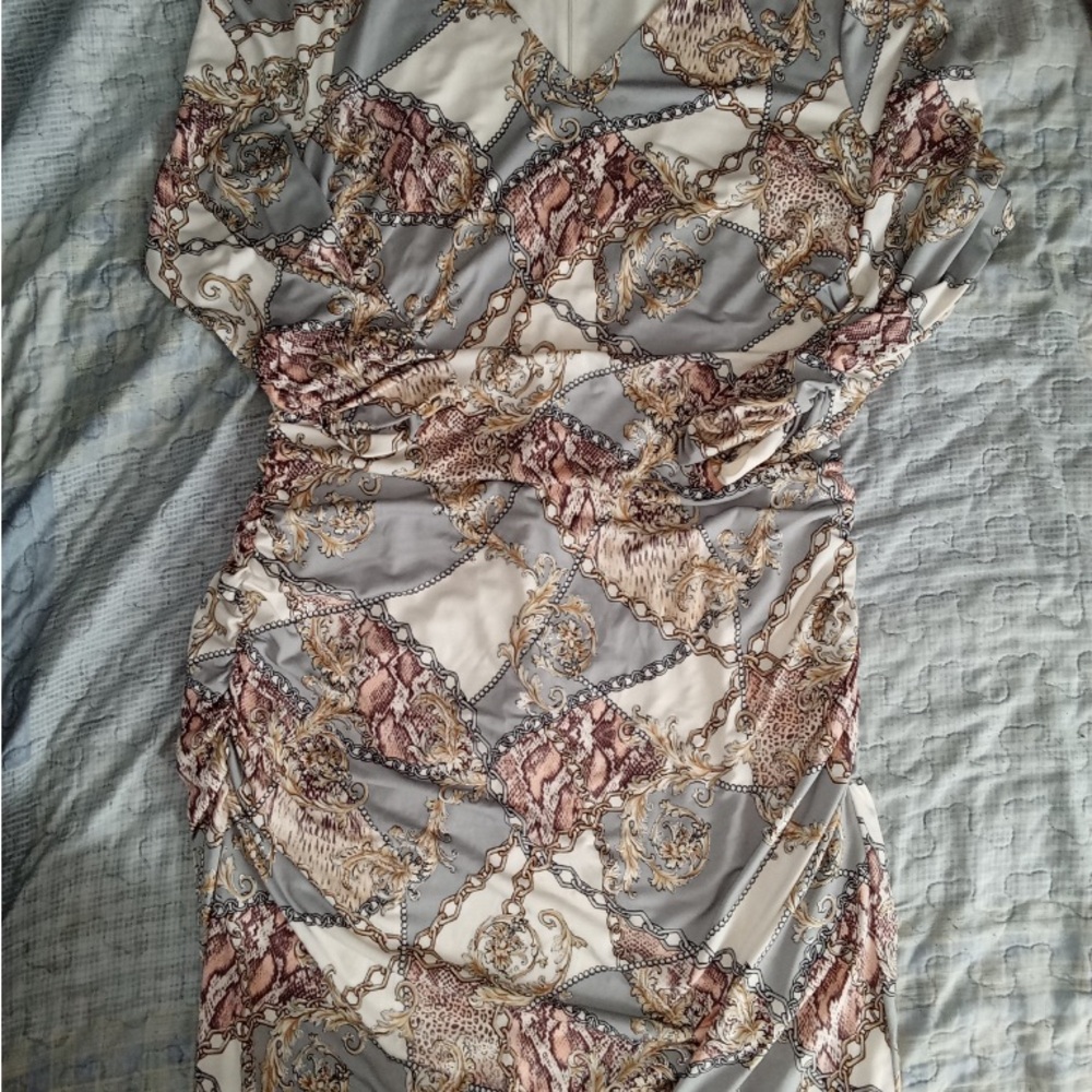 Chic Chain Patterned Dress - Picture 3 of 4